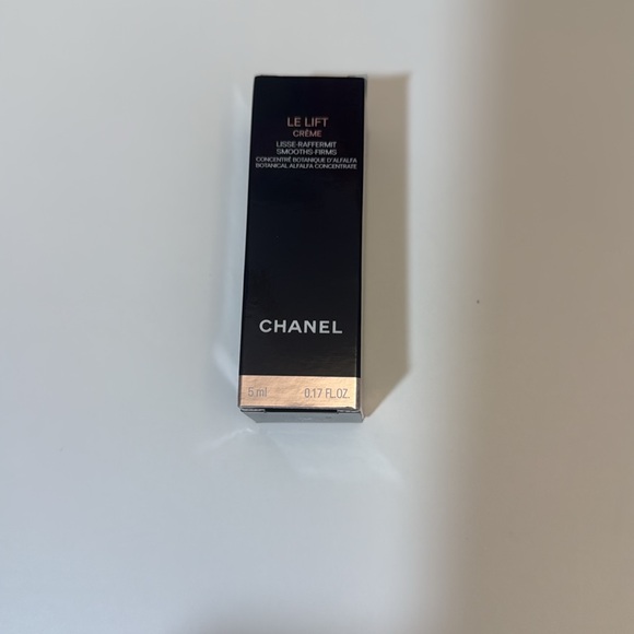 NWT Chanel beauty samples set of 2 - Picture 2 of 3